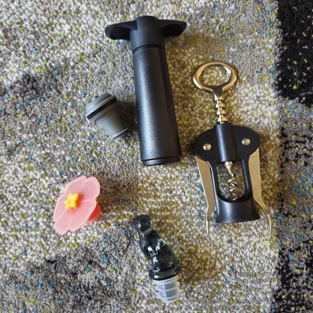 Wine Stoppers And Corkscrew (0426)